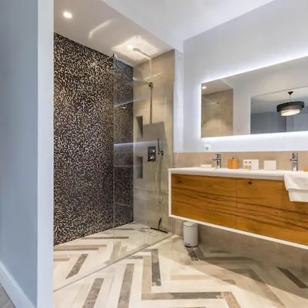 Luxury In Niza